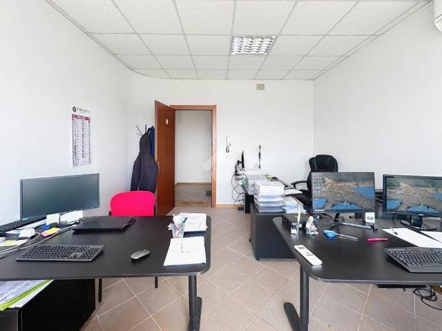 Locale Commerciale in affitto a Livorno, Toscana