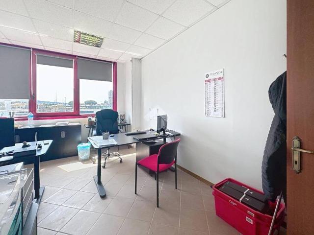 Locale Commerciale in affitto a Livorno, Toscana