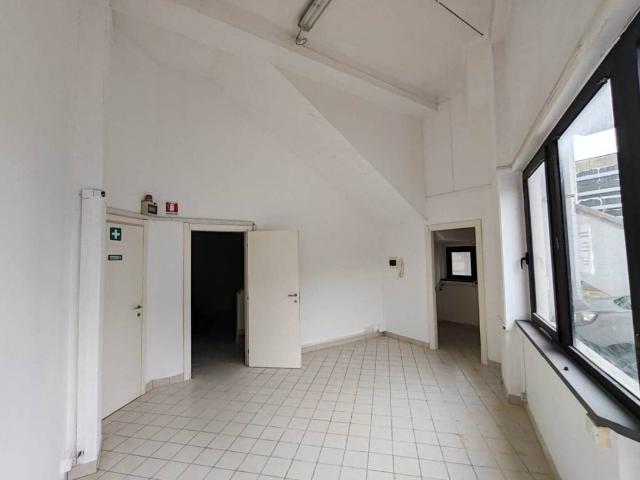 Locale Commerciale in affitto a Livorno, Toscana