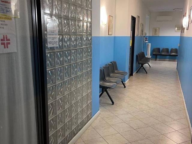 Locale Commerciale in affitto a Livorno, Toscana