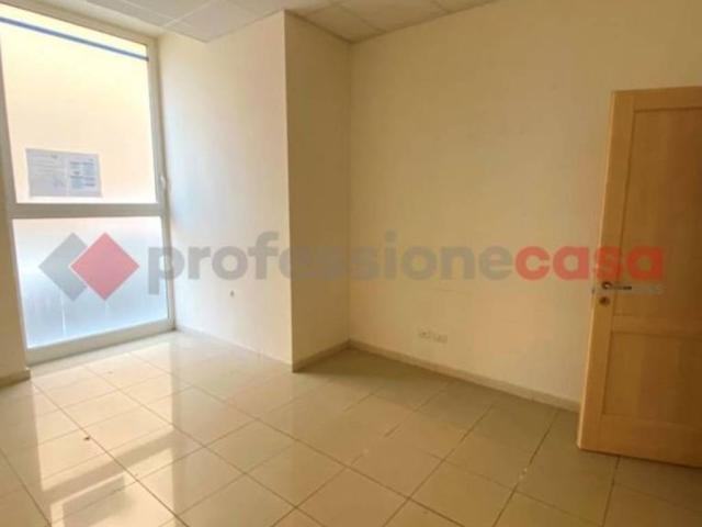 Locale Commerciale in affitto a Livorno, Toscana