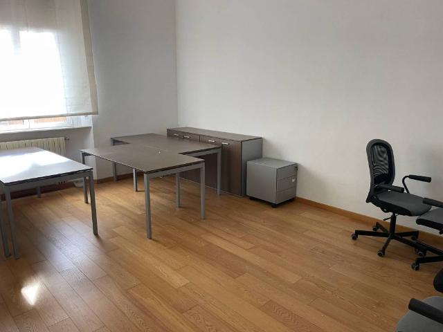 Locale Commerciale in affitto a Livorno