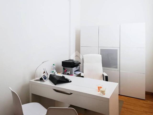 Locale Commerciale in affitto a Livorno