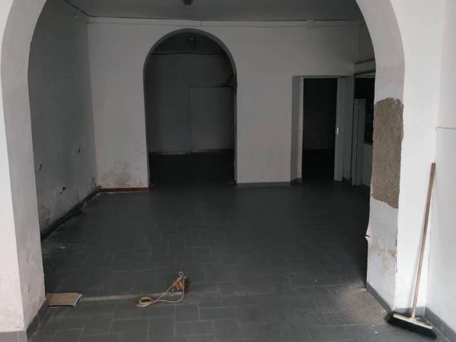 Locale Commerciale in affitto a Livorno, Toscana