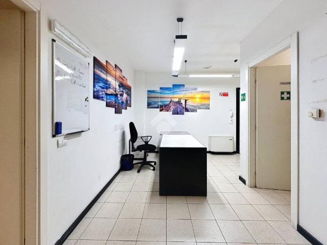 Locale Commerciale in affitto a Livorno, Toscana