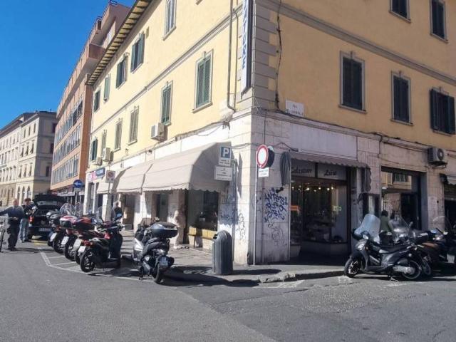 Locale Commerciale in affitto a Livorno