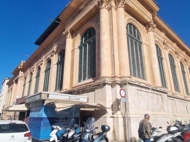 Locale Commerciale in affitto a Livorno, Toscana