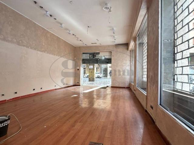 Locale Commerciale in affitto a Via Grande, Livorno