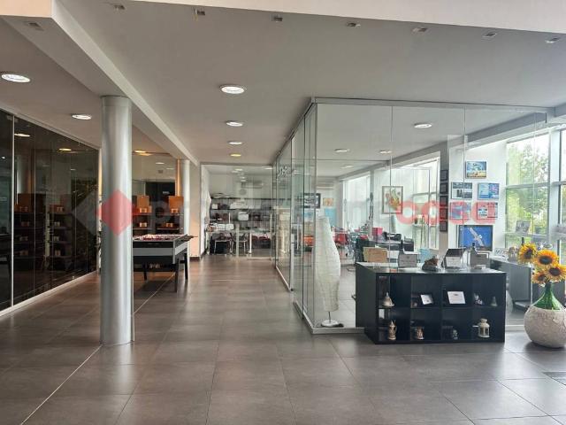 Locale Commerciale in affitto a Livorno, Toscana