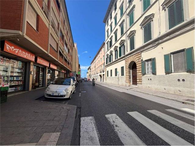 Locale Commerciale in affitto a Livorno