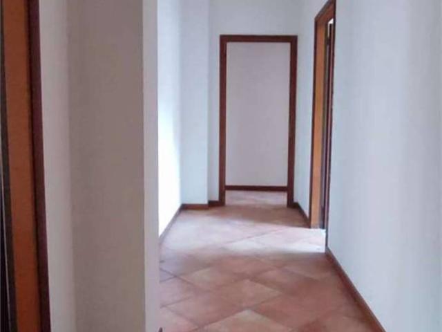 Locale Commerciale in affitto a Livorno