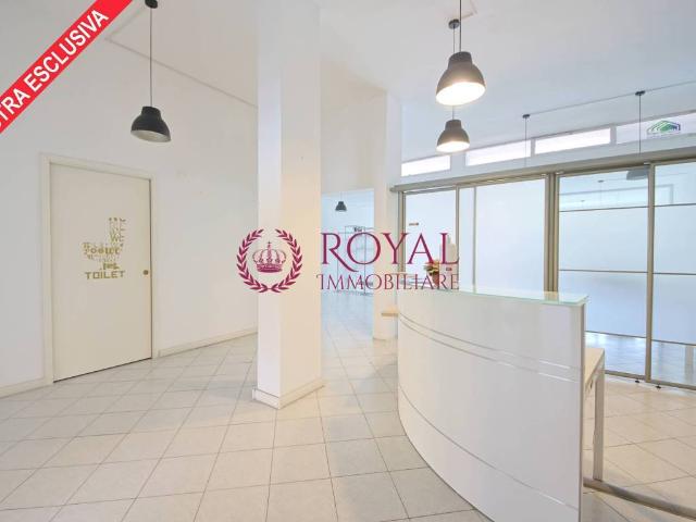 Locale Commerciale in affitto a Livorno