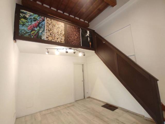 Locale Commerciale in affitto a Livorno