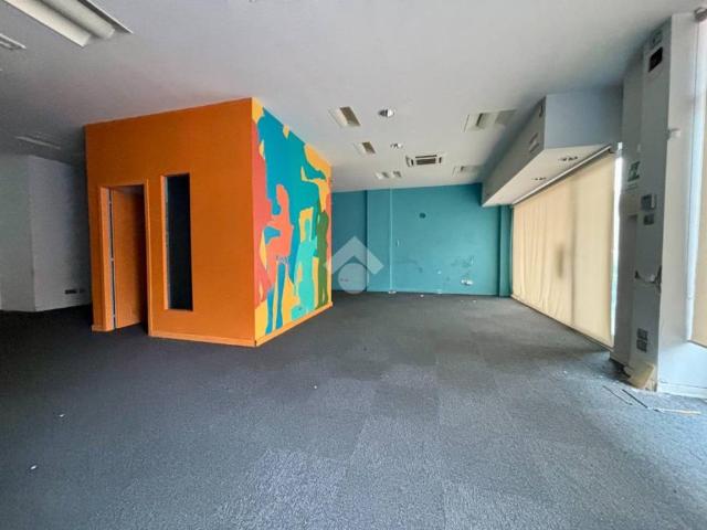 Locale Commerciale in affitto a Livorno