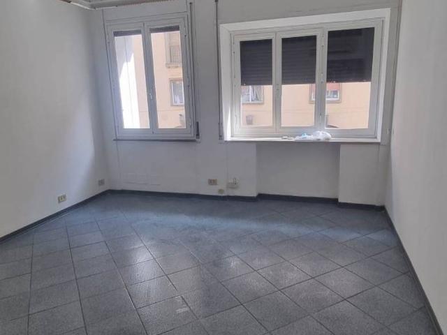 Locale Commerciale in affitto a Livorno, Toscana