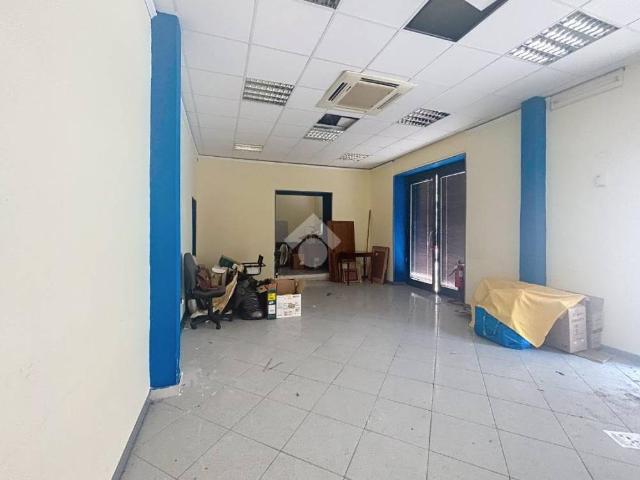 Locale Commerciale in affitto a Livorno