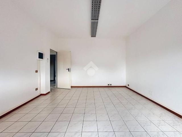 Locale Commerciale in affitto a Livorno, Toscana