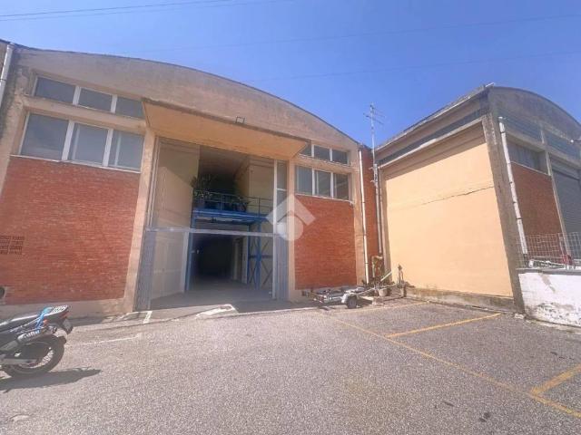 Locale Commerciale in affitto a Livorno, Toscana