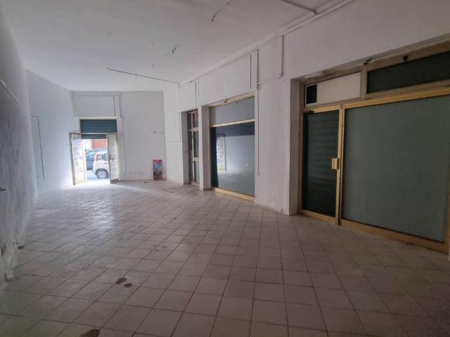Locale Commerciale in affitto a Livorno, Toscana