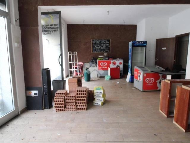 Locale Commerciale in affitto a Livorno