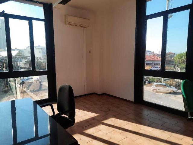 Locale Commerciale in affitto a Livorno