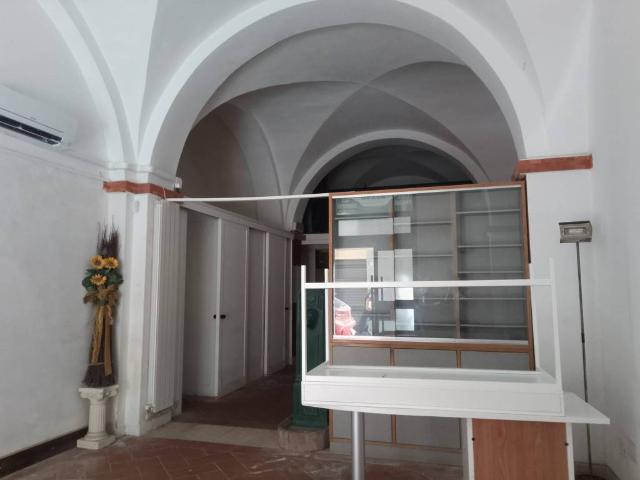 Locale Commerciale in affitto a Livorno, Toscana