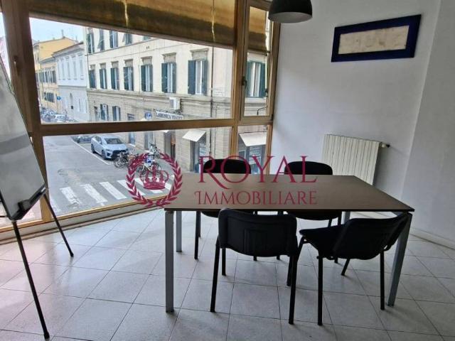 Locale Commerciale in affitto a Livorno, Toscana