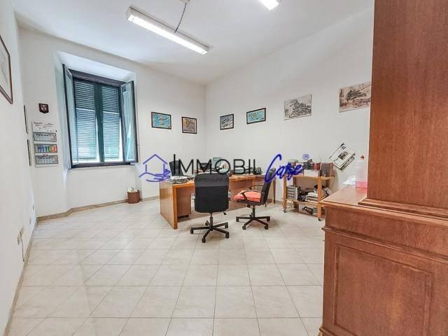 Locale Commerciale in affitto a Livorno, Toscana