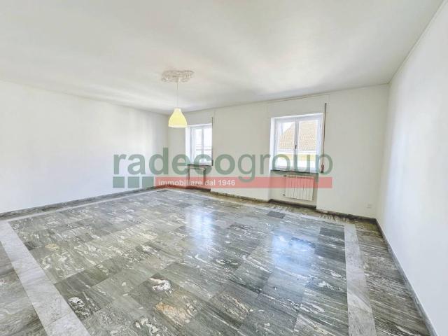 Locale Commerciale in affitto a Livorno