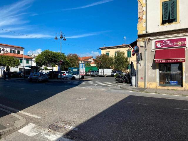 Locale Commerciale in affitto a Antignano, Livorno