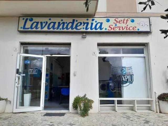 Locale Commerciale in affitto a Ardenza, Livorno