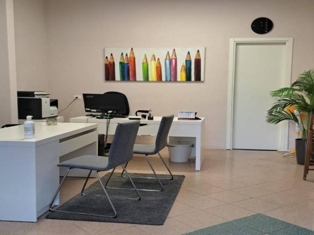 Locale Commerciale in affitto a Sorgenti, Livorno