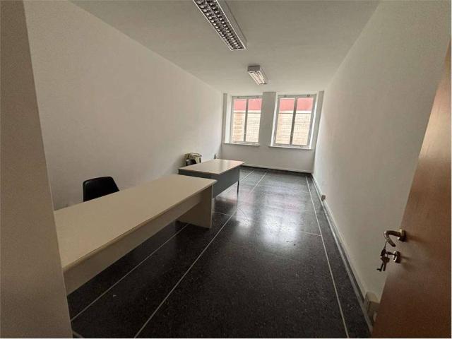 Locale Commerciale in affitto a Livorno, Toscana