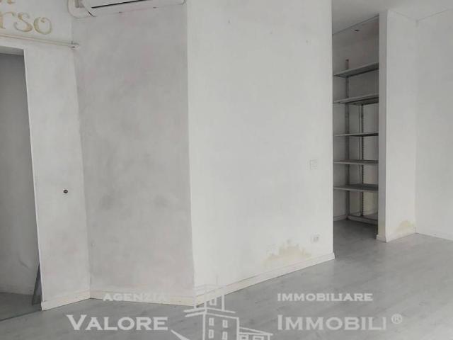 Locale Commerciale in affitto a Livorno, Toscana