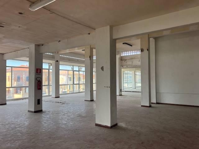 Locale Commerciale in affitto a Livorno