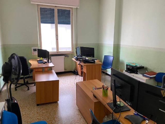 Locale Commerciale in affitto a Livorno, Toscana