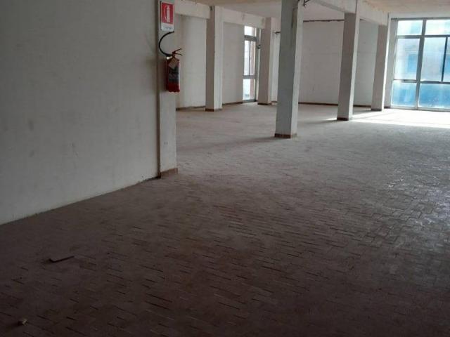 Locale Commerciale in affitto a Livorno, Toscana
