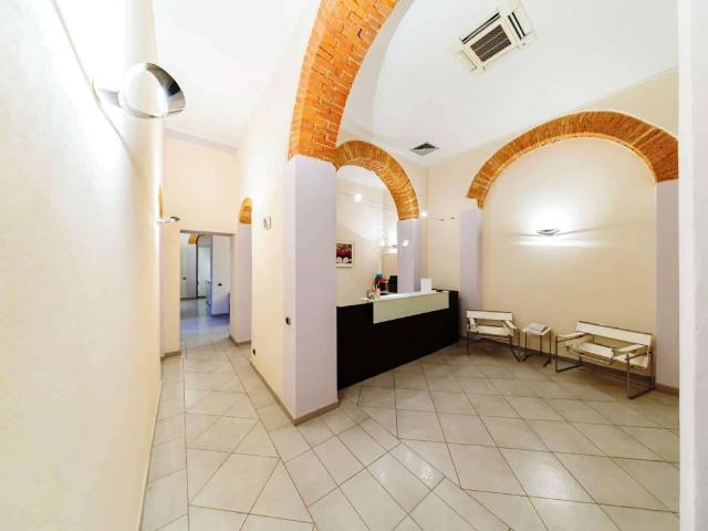 Locale Commerciale in affitto a Livorno, Toscana