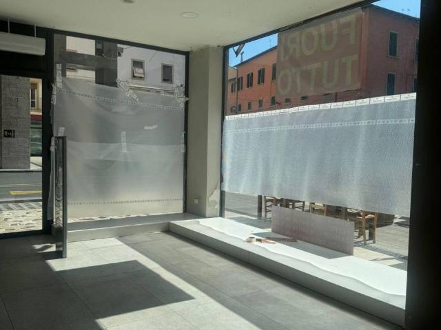 Locale Commerciale in affitto a Livorno