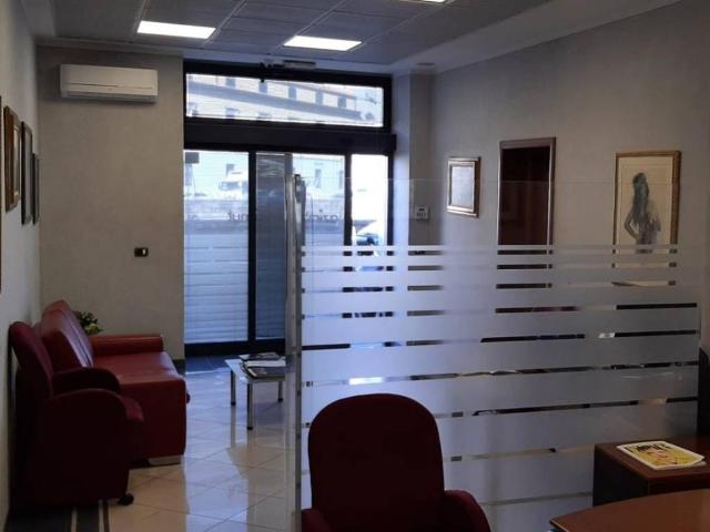 Locale Commerciale in affitto a Livorno