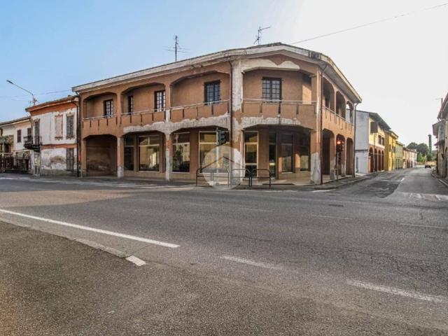 Locale Commerciale in affitto a Livraga