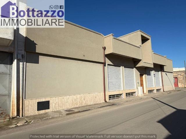 Locale Commerciale in affitto a Puglia, Taranto