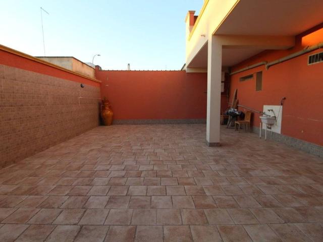 Locale Commerciale in affitto a Puglia, Taranto