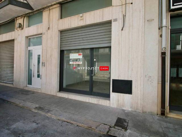 Locale Commerciale in affitto a Puglia, Bari
