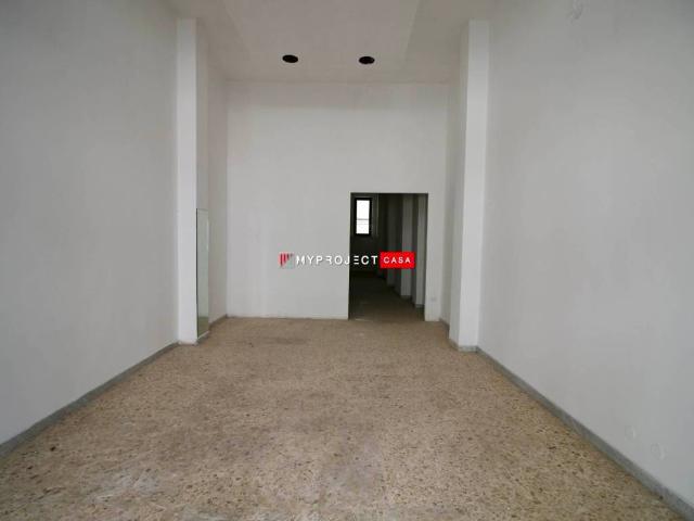 Locale Commerciale in affitto a Puglia, Bari