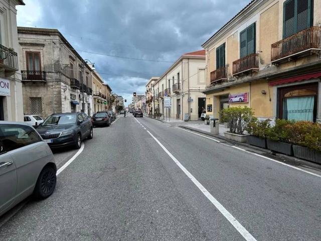 Locale Commerciale in affitto a Calabria, Reggio Calabria