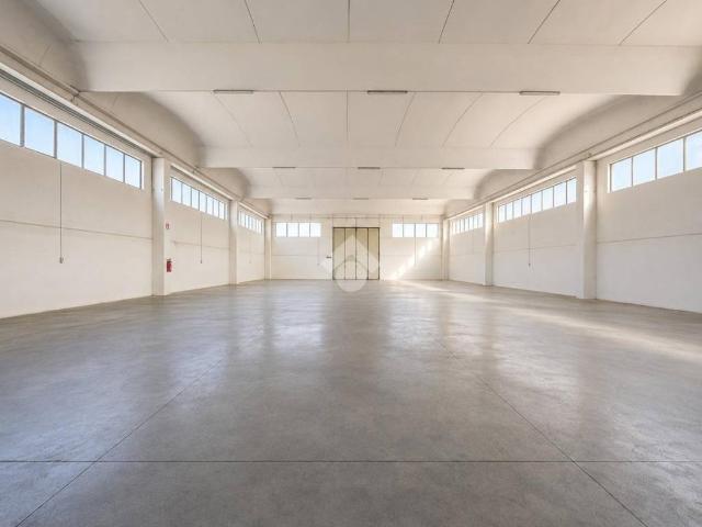 Locale Commerciale in affitto a Lodi, Lombardia