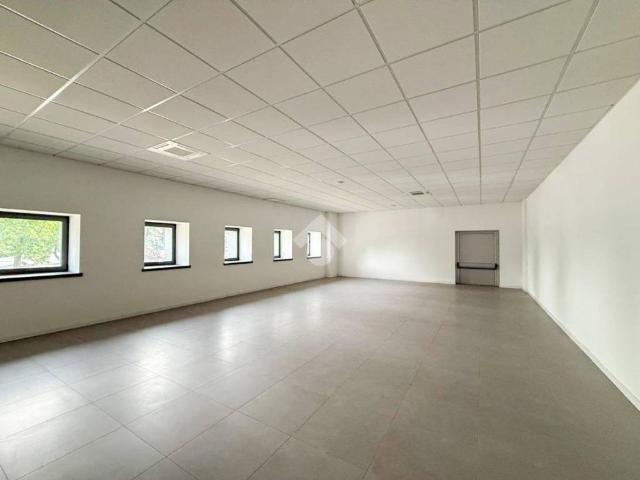 Locale Commerciale in affitto a San Fereolo, Lodi