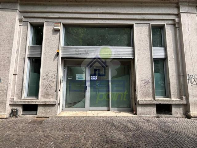 Locale Commerciale in affitto a Lodi, Lombardia