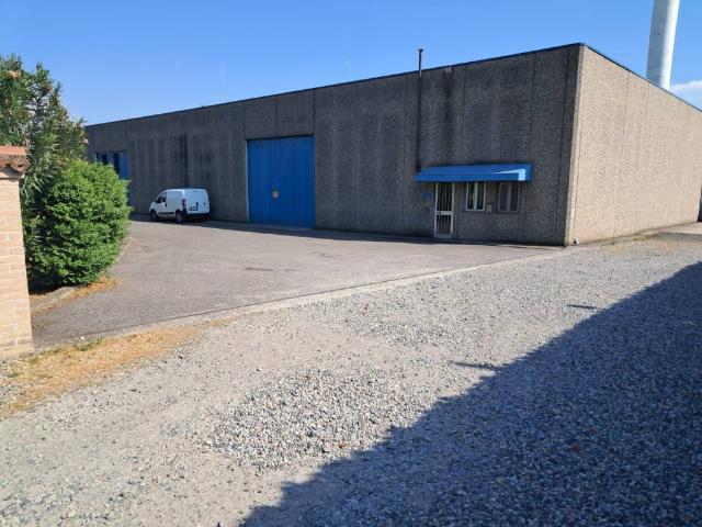 Locale Commerciale in affitto a Revellino, Lodi